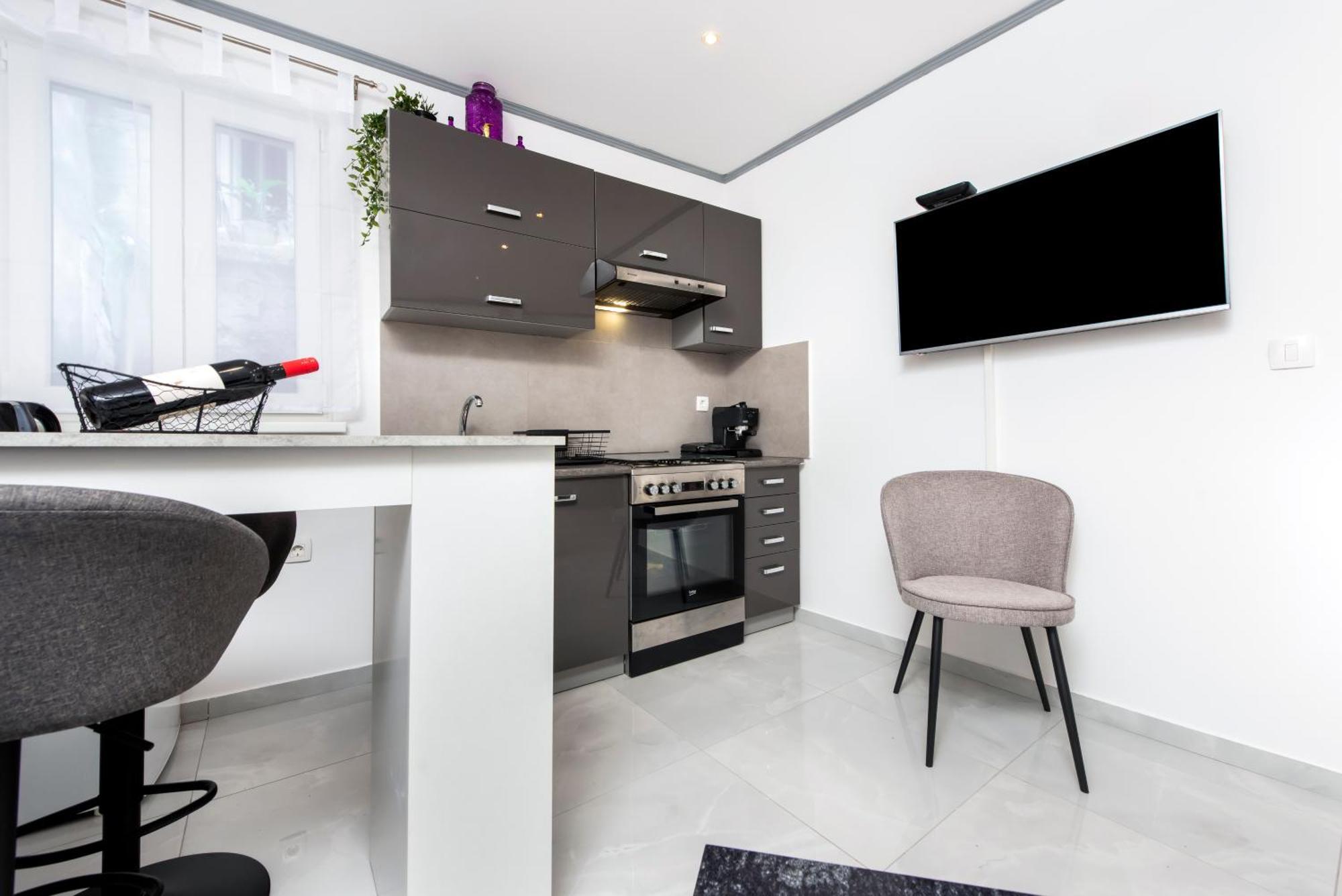 Apartment Leo Ровин Екстериор снимка
