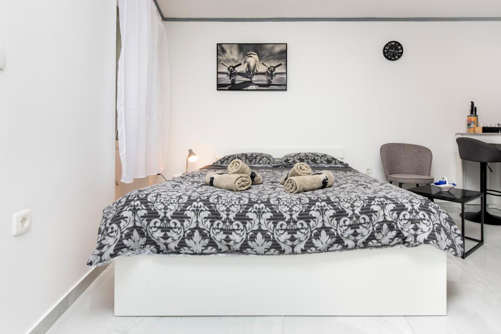 Apartment Leo Ровин Екстериор снимка
